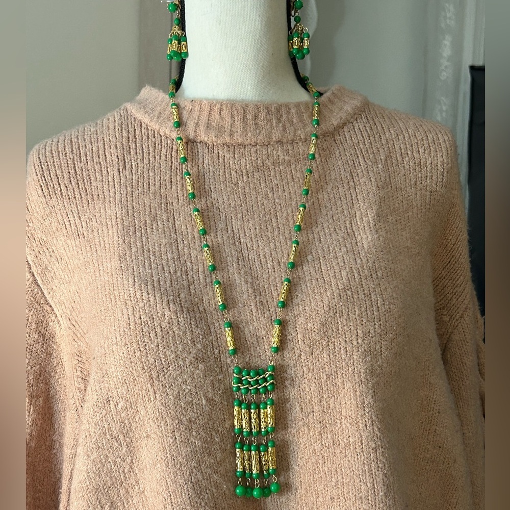 Vintage 70’s Victorian matching resin and gold tone necklace and earring 3 piece